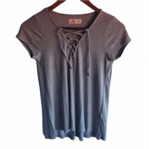 Women’s Hollister Grey Tie Front Ribbed Short Sleeve Shirt
